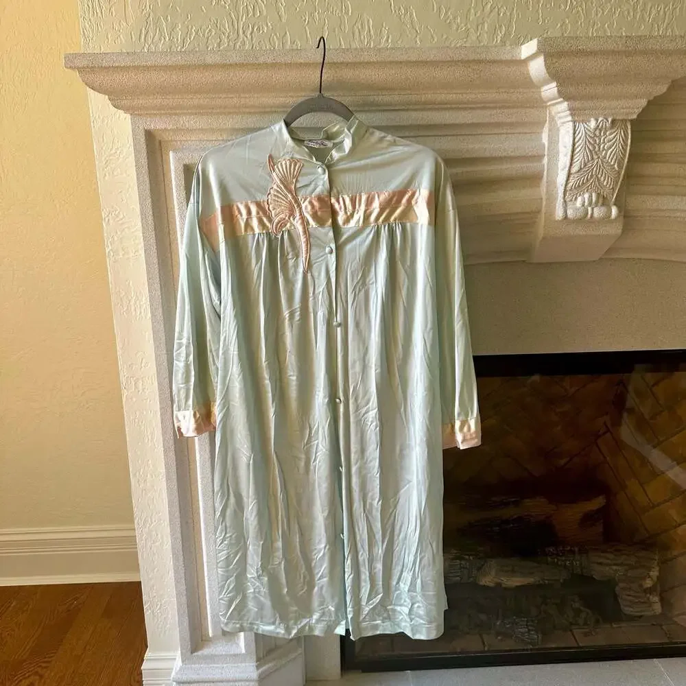 Vintage Vanity Fair Button-Front Robe Housecoat with Applique Trim